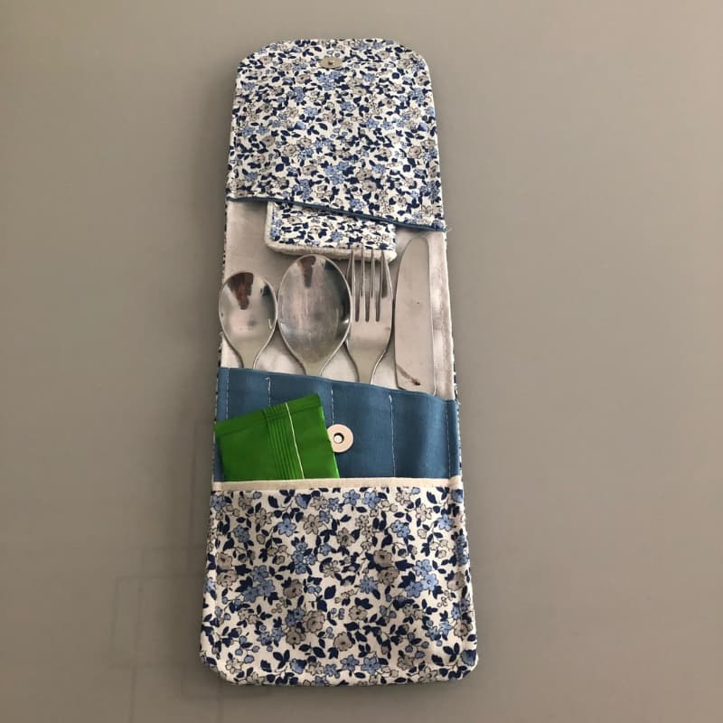 Pochette à couverts avec serviette. fabrication française. Maison Pivoine