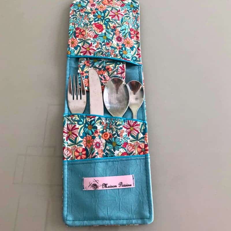 Pochette à couverts avec serviette. fabrication française. Maison Pivoine