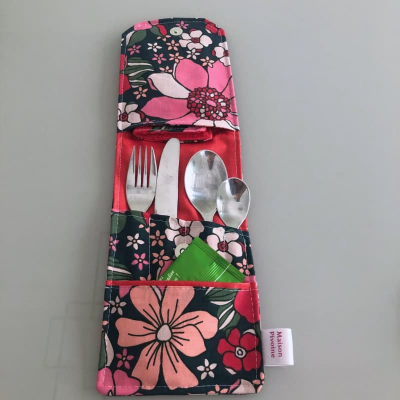 Pochette à couverts avec serviette. fabrication française. Maison Pivoine