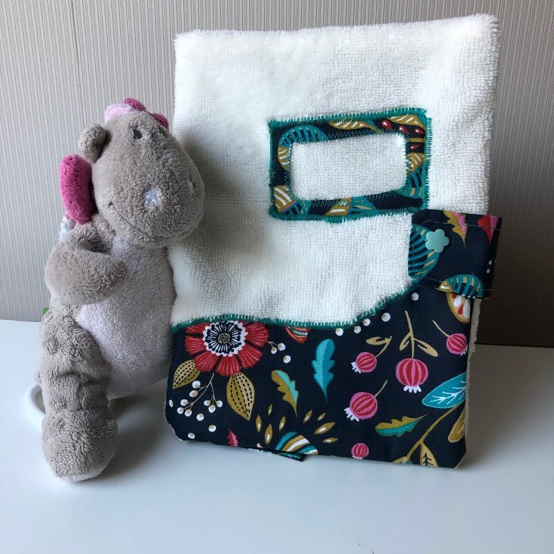 Doudou et son protège carnet de santé Marguerite