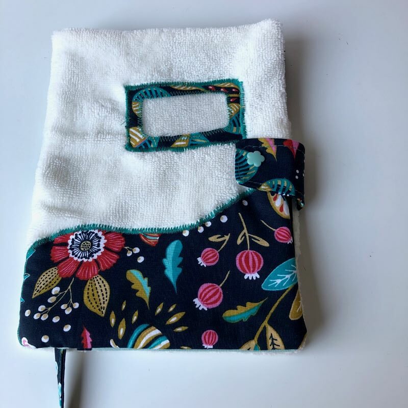 Protège carnet de santé Marguerite de chez Maison pivoine