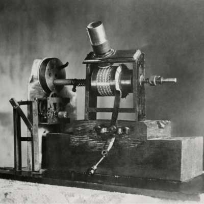 Machine à coudre début 18eme siecle