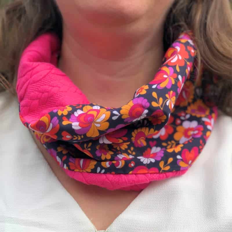 Echarpe snood femme fleuri rose, réversible, fabriquée à la main en France par Maison Pivoine