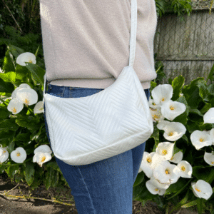 le sac demi lune blanc pour une cérémonie de mariage