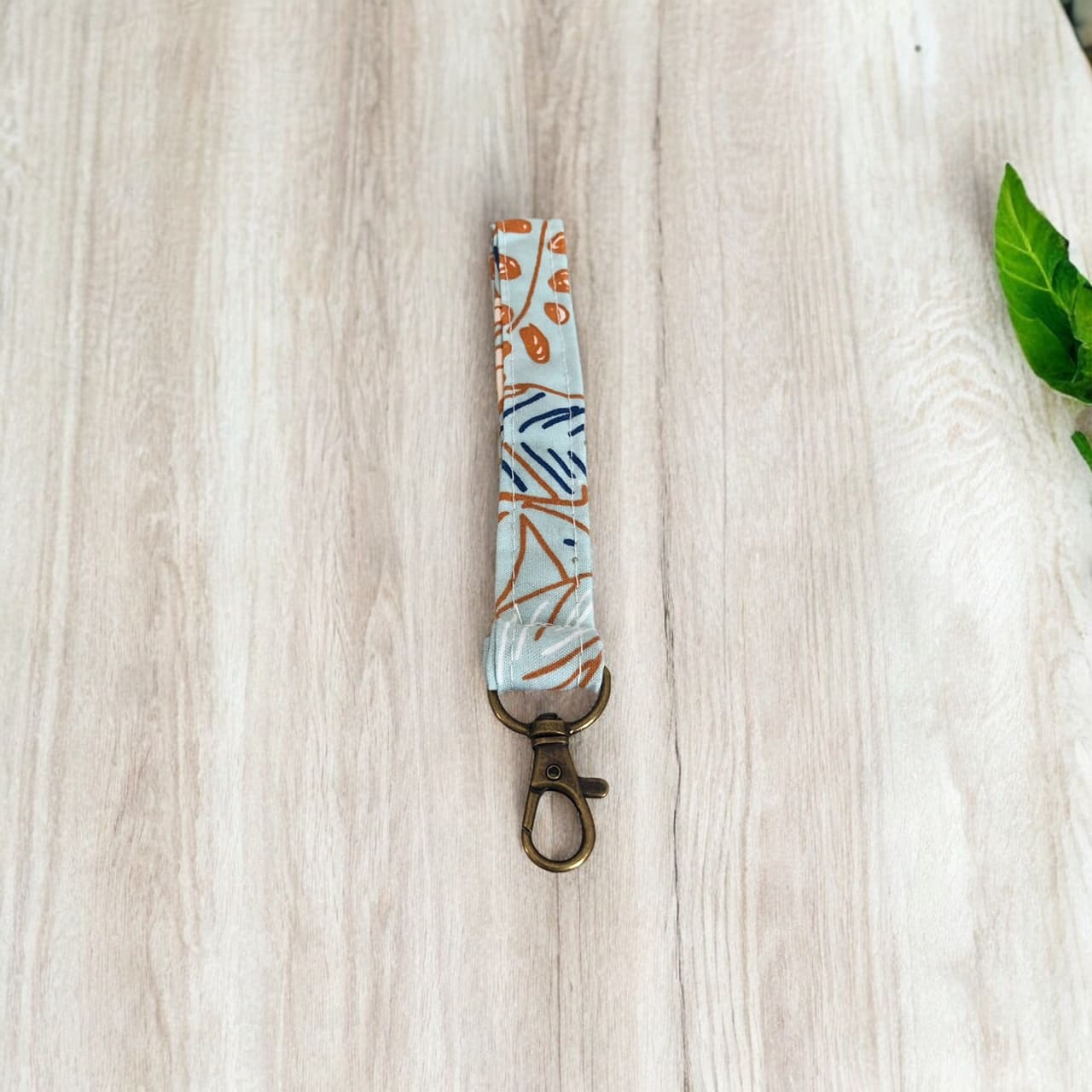 Porte clé dragonne bleu ciel fabriqué en France