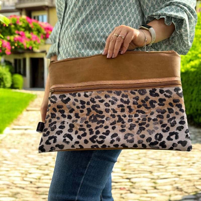 housse ordinateur portable aux motifs léopard avec poche zippée - Fabrication française - Maroquinerie quimperlé