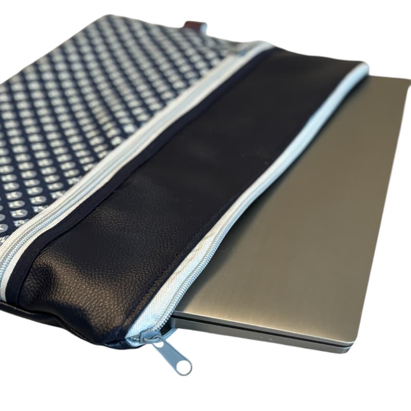 housse ordinateur portable bleue avec poche zippée - Fabrication française - Maroquinerie quimperlé
