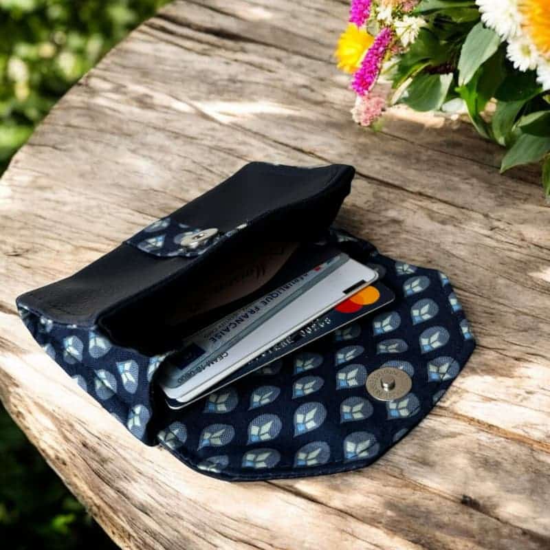 Porte-cartes homme avec fermeture aimanté dans les teintes de bleues