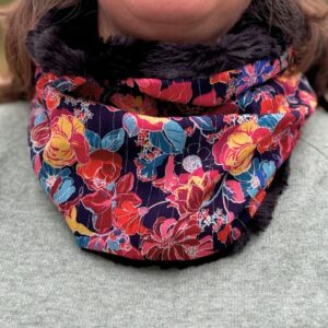 snood-femme-fleuri snood femme en fourure avec une viscose coloré