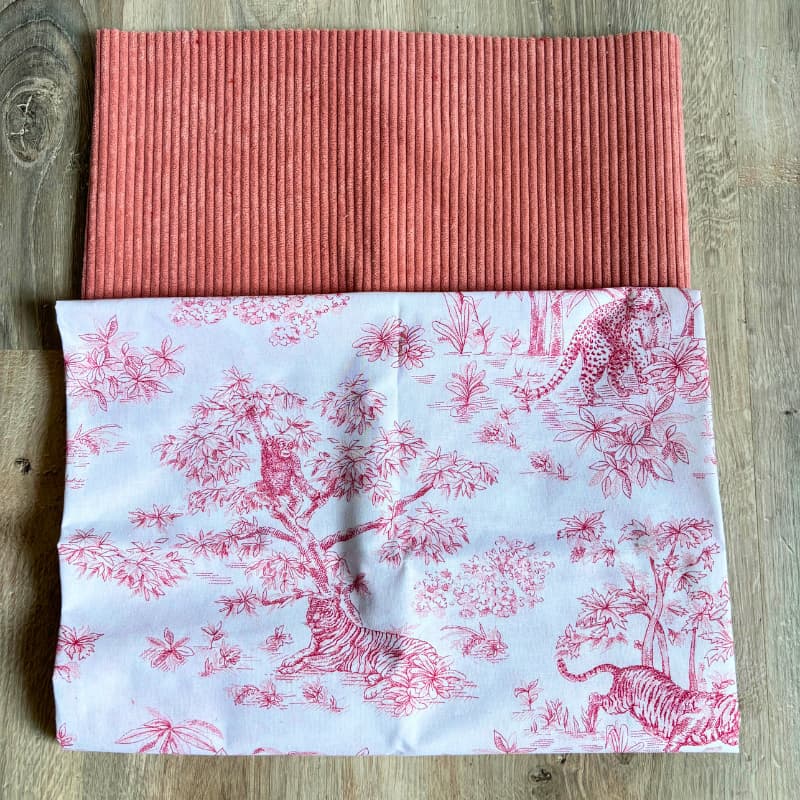Tissu toile de Jouy blanche à motifs rose avec velours côtelée rose – kit couture Maison Pivoine