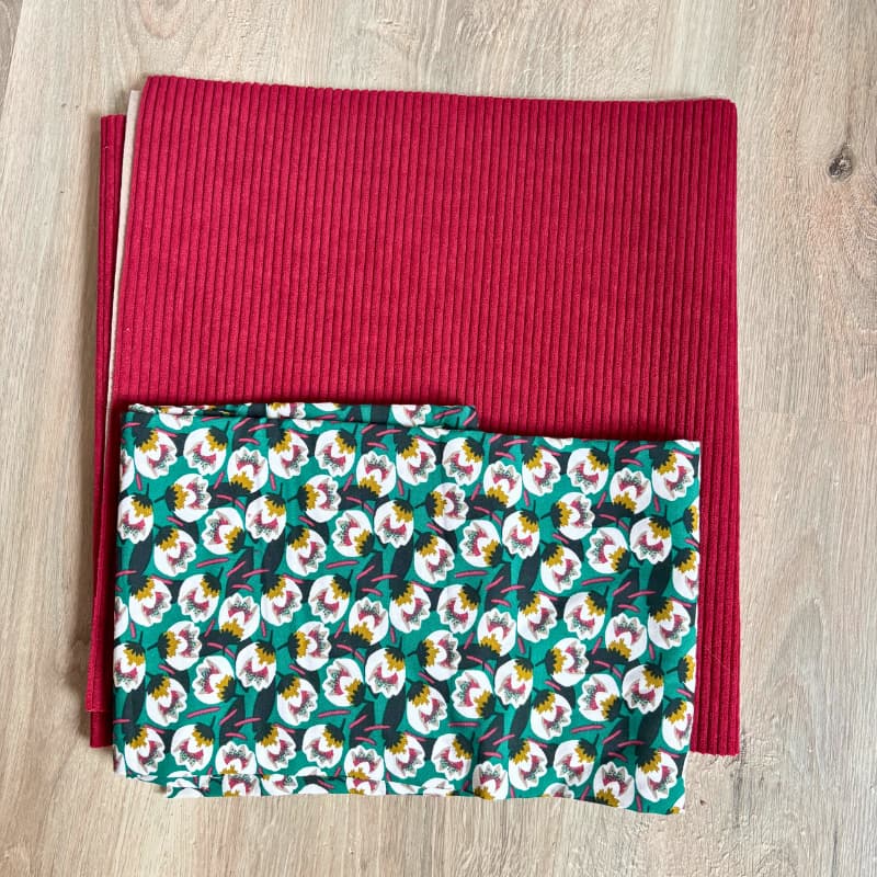 Tissu fleuri vert et blanc à motifs graphiques avec velours rouge – kit couture Maison Pivoine