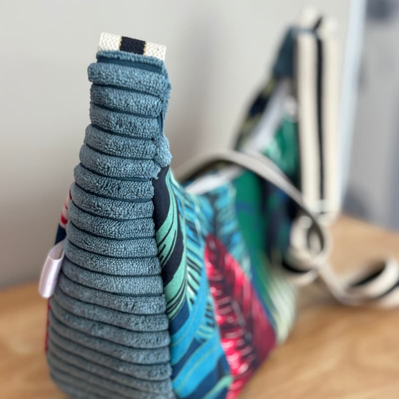 sac croissant femme velours bleu et coton imprimé floral - fait main en France par Maison Pivoine