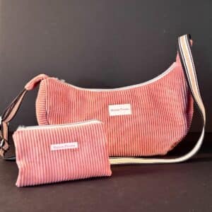 sac-demi-lune sac demi lune velours cotele rose et son porte monnaie assorti réalisée par maison pivoine