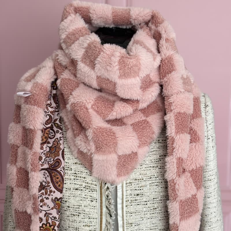 Accessoire de mode femme élégant et chaud, foulard artisanal en viscose et minky rose