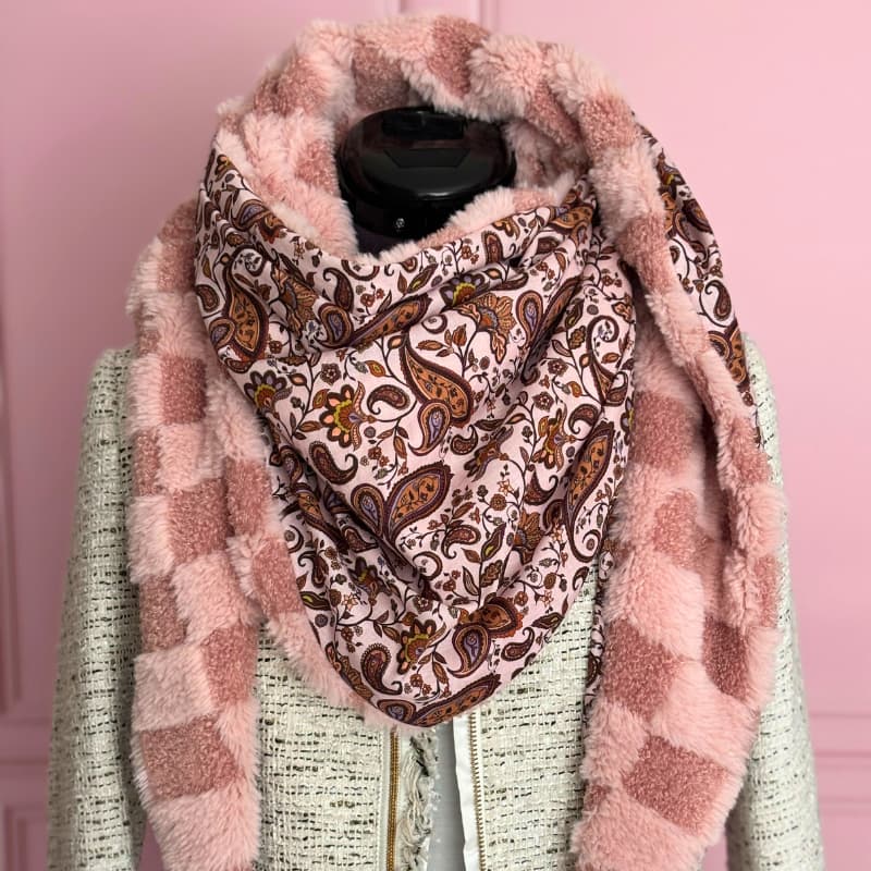 Chèche réversible femme, viscose à motifs et fausse fourrure damier rose – Maison Pivoine
