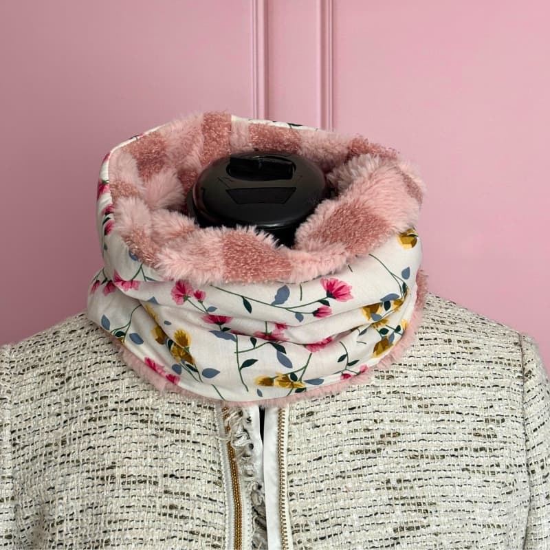 Snood femme fleuri avec doublure fausse fourrure rose, tour de cou cocooning fait main