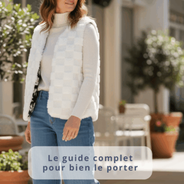 Femme portant un gilet de berger sans manche blanc en fausse fourrure avec col roulé et jean dans un intérieur lumineux. Texte : Gilet de berger - Le guide complet pour bien le porter - [maison-pivoine.fr](http://maison-pivoine.fr)